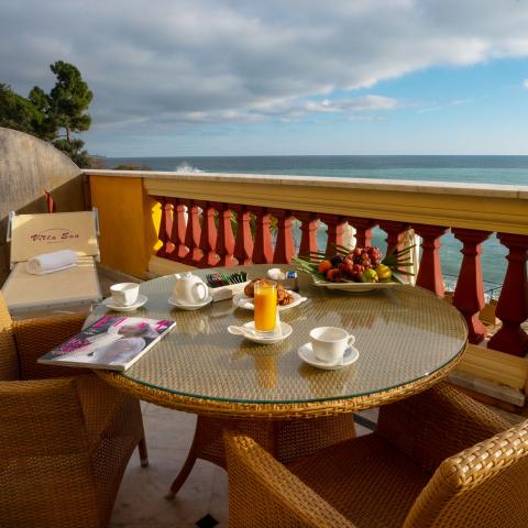 Terrazza sul mare hotel Costa Azzurra